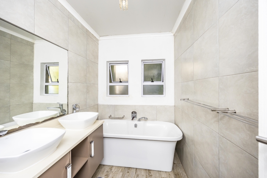 4 Bedroom Property for Sale in Beacon Bay Eastern Cape